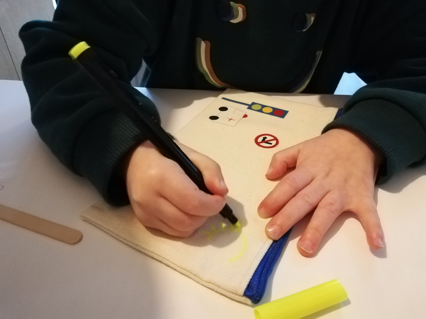 Knutselactiviteit etui personaliseren