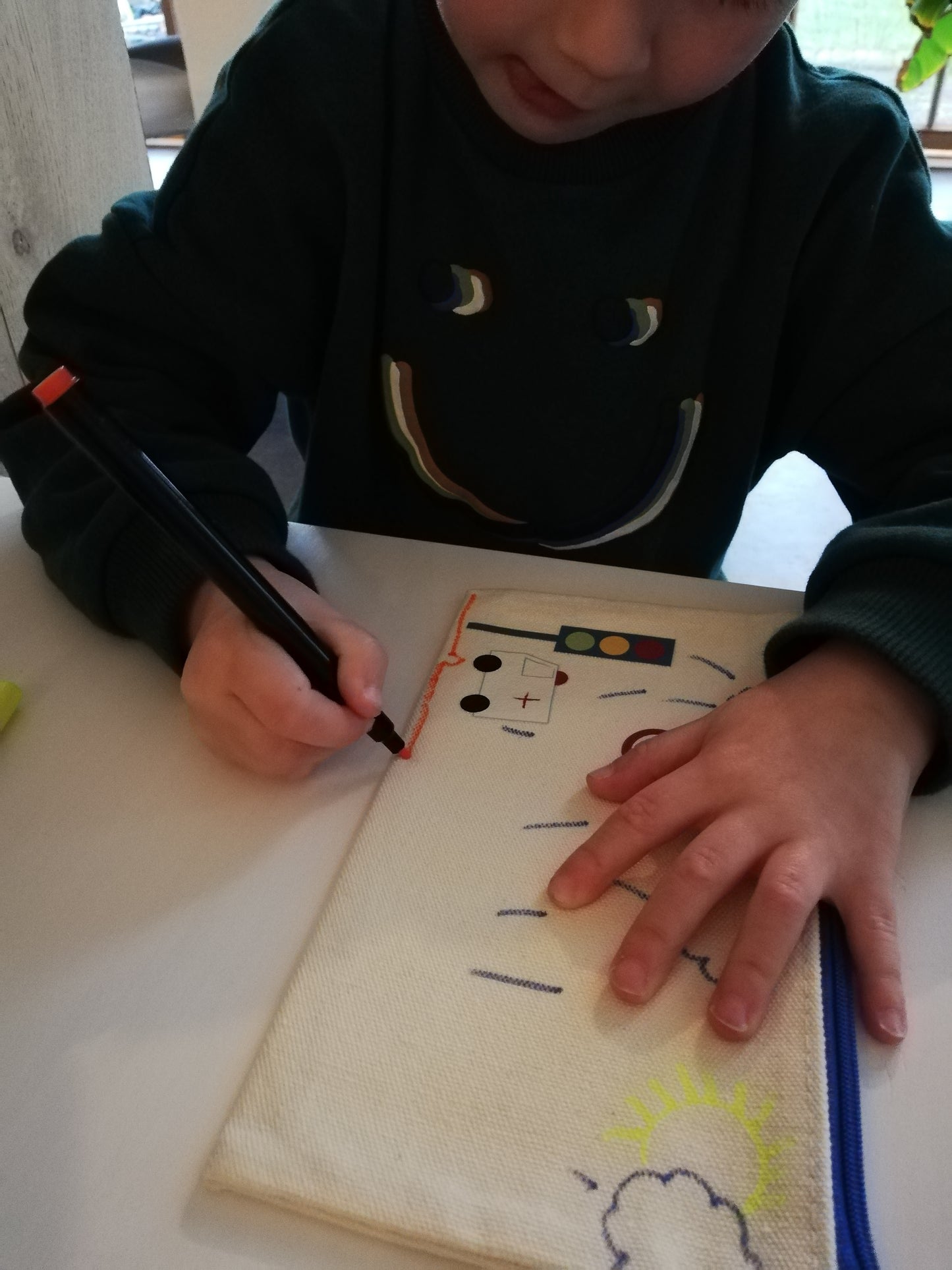 Knutselactiviteit etui personaliseren